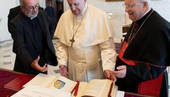 La Cei presenta al Papa il nuovo Messale: da novembre cambiano “Gloria” e “Padre Nostro” e altro…