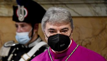 Il nuovo arcivescovo di Napoli. Battaglia: Chiesa e Stato schierati contro la camorra