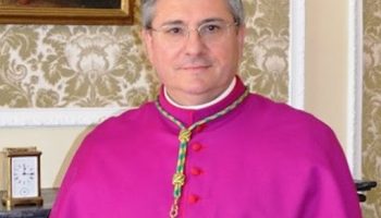 Il vescovo di Aosta Lovignana dedica un biennio all’Eucaristia: “Eucarestia, pane di vita. Si deve riscoprire la bellezza dell’andare a messa
