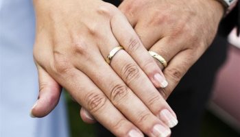 Il vescovo di Livorno, Mons. Simone Giusti, apre ai matrimoni religiosi in casa