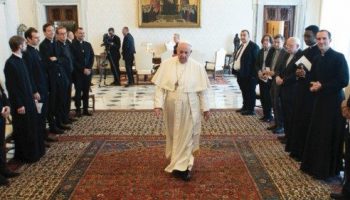 Il Pontefice alla comunità del Convitto San Luigi dei Francesi in Roma. Non preti superman ma fedeli e capaci di accettare le fragilità come Giuseppe