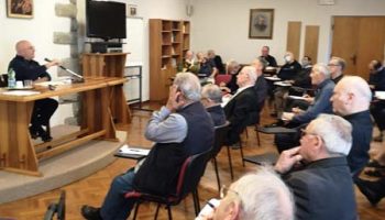 Formare i preti è una sfida permanente per la comunità