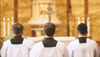 A colloquio con l’arcivescovo Erio Castellucci sul tema della formazione presbiterale. Rifare i preti?