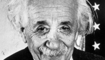 EINSTEIN: SCIENZA, ERRORI E QUELLE ORIGINALI ALLEANZE (SPESSO INFRANTE) CON DIO (Pino Lorizio)