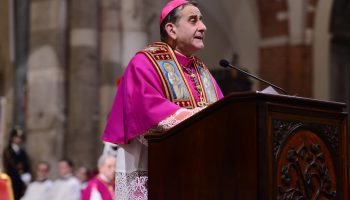 L’arcivescovo Delpini pronuncia il suo discorso alla città di Milano (6/12/21): “Virtù e stile per il Bene comune”. E conclude con una barzelletta