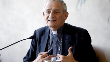 Cardinal Zuppi: «L’Europa è irrilevante e risulta antipatica perché vincono i nazionalismi»