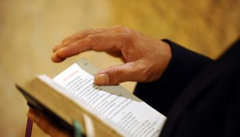 La Bibbia e l’uomo, dialogo che trasforma: la lezione del grande biblista francese Beauchamp