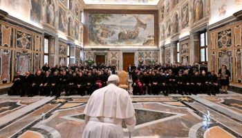 Papa Francesco alla Curia Romana: «Siate innamorati, non abituati»