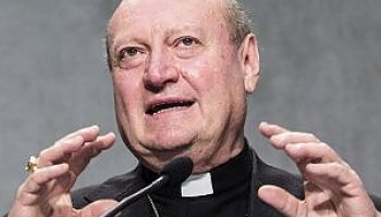 Gianfranco Ravasi «Natale non è solo regali. Il nemico da sconfiggere oggi è la solitudine»