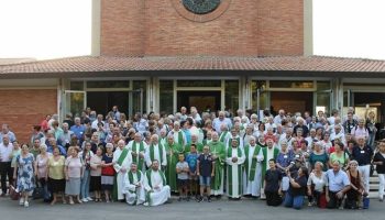 Nuovo protagonismo familiare La parrocchia non può attendere. Il ruolo complementare di sposi e sacerdoti al centro del convegno dell’Istituto Santa Famiglia e dell’Istituto Gesù Sacerdote. L’urgenza di scelte profetiche
