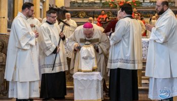 IL DECALOGO DELLA CASA (DEL PRETE) Omelia alla Messa crismale di Mons. BRAMBILLA Vescovo di Novara del Giovedì Santo 2023
