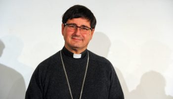 Caro Vasco, suggerisci ai giovani a non aver paura di una “vita spericolata” e ad “andare al massimo” nell’amore verso gli altri, gli esclusi, i fragili, verso tutti.