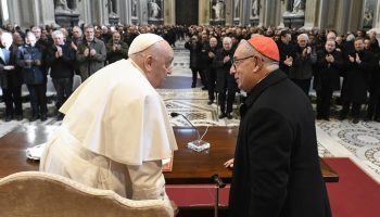 Nell’incontro con il clero diocesano, Francesco è tornato sulla “Fiducia supplicans”, escludendo che si possa benedire il peccato