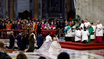 «LE PAROLE DEI SOCIAL SONO SEMPRE PIÙ VIOLENTE, LA PAROLA DI DIO È MITE E CI SALVA»