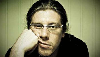 Angelina Mango assieme a Madam ha scritto un pezzo profondo: la noia una desolazione interiore che paralizza