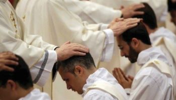 Dicastero per il clero: al via il convegno sacerdotale. La formazione non finisce con l’ordinazione