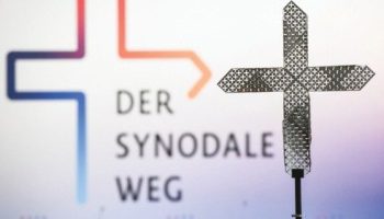 In una lettera firmata dal segretario di Stato e dai prefetti dei Dicasteri per la dottrina della fede e per i vescovi. La richiesta ai vescovi tedeschi di fermare il progetto di un Comitato sinodale