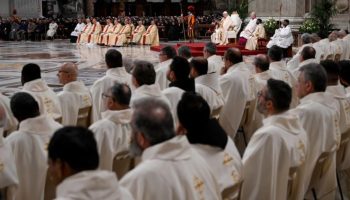 Spero che in tutti noi preti sia cresciuta la consapevolezza che abbiamo poco potere nel cambiare gli altri: possiamo, invece puntare molto sul grande potere di cambiare noi stessi con la grazia del Signore, acquistando l’autorevolezza nella fede, nella dedizione gratuita verso gli altri e nella missione. E solo con questo “potere della coerenza”, che si esprime in evangelica sensibilità, santità operosa, preghiera costante, apostolato generoso… possiamo incidere fortemente e in modo fecondo sulle anime.