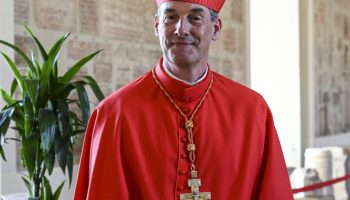 «Basta preti sociologi, bisogna essere spirituali e carismatici» (Card. Bustillo)