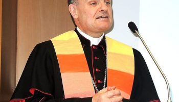 Nella Chiesa, oggi, per trasmettere la fede “siamo malmessi…”