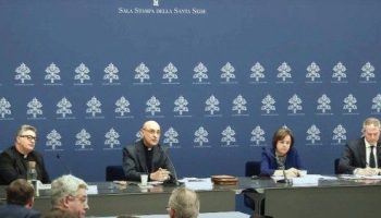 La presentazione della dichiarazione «Dignitas infinita» del Dicastero per la dottrina della fede. Un pilastro fondamentale dell’insegnamento cristiano