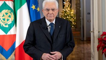 Il discorso di fine anno del presidente della Repubblica Mattarella: «La precarietà una delle cause della crisi delle nascite. C’è chi rinuncia a curarsi per le liste d’attesa troppo lunghe»