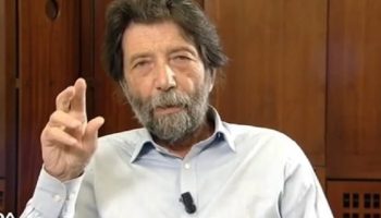 Secondo il filosofo Cacciari, abbracciare la consapevolezza della nostra mortalità non rappresenta un limite. È piuttosto una parte indispensabile della nostra esistenza, che ci invita a vivere in maniera più autentica