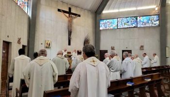 La fine di don Lino e la domanda che resta: chi si prende cura dei preti? La tragica morte del sacerdote a Trento interroga profondamente la Chiesa sulla solitudine, sulle fragilità e sui bisogni spesso inespressi dei suoi pastori: «Aiutiamoci di più. Sosteniamoci. Fidiamoci. Vogliamoci bene».