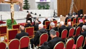 Alla presenza del Papa la seconda predica d’Avvento del cappuccino Roberto Pasolini. La Chiesa sia davvero casa di tutti