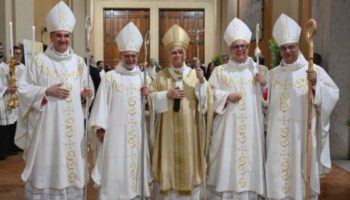 Leone XIV ha ordinato quattro nuovi vescovi ausiliari di Roma L’omelia del Papa nella basilica di San Giovanni in Laterano. Pastori di strada per raggiungere le pietre scartate della città